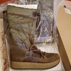 St. John's Bay boots